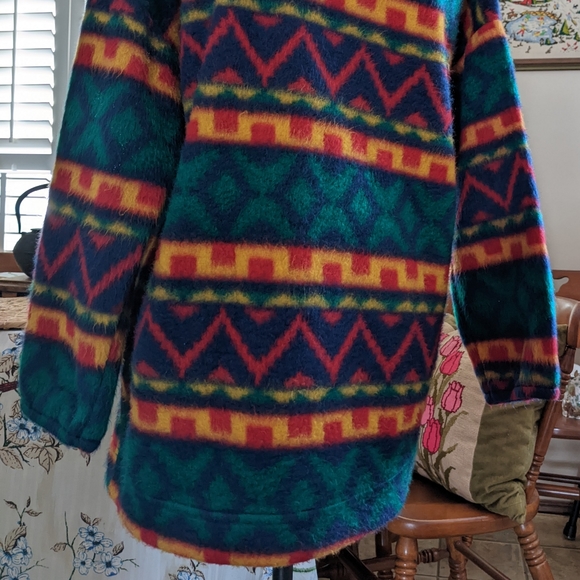 VTG Pullover with Hood - Picture 5 of 11